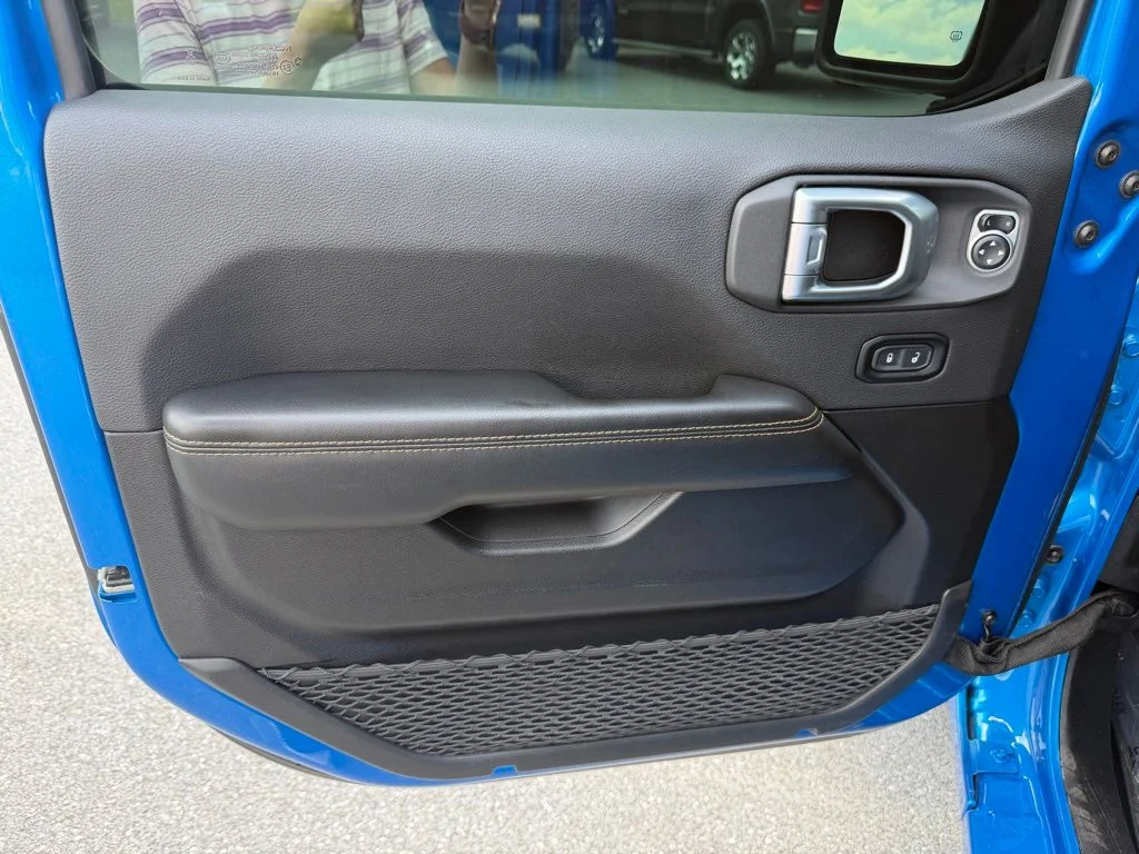 Used 2024 Blue Jeep Sahara image 12