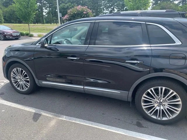 Used 2018 Black Lincoln Reserve image 1