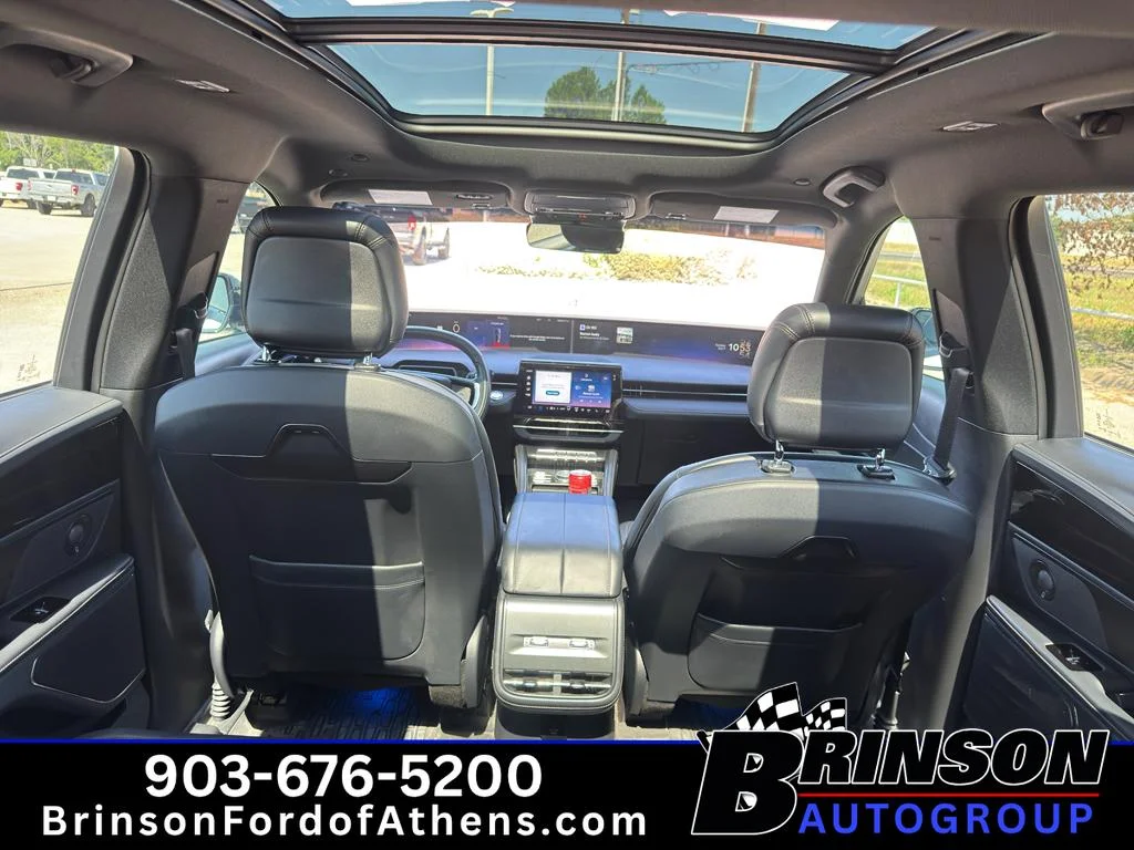 Used 2024 White Platinum Metallic Tri-Coat Lincoln Premiere image 13