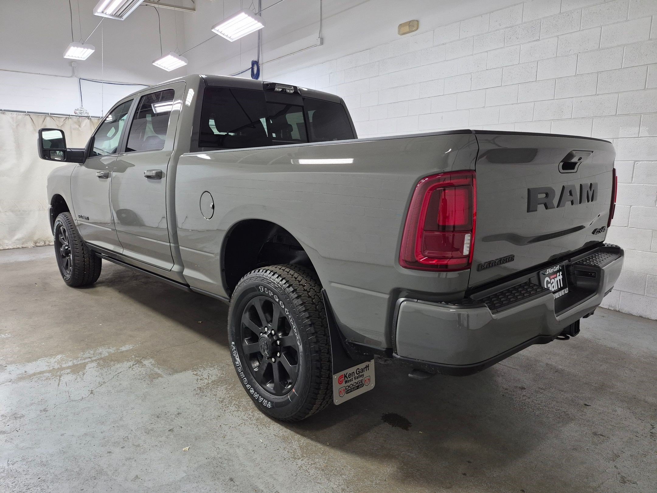 New 2026 Ceramic Gray Clear-Coat Exterior Paint RAM Laramie image 7