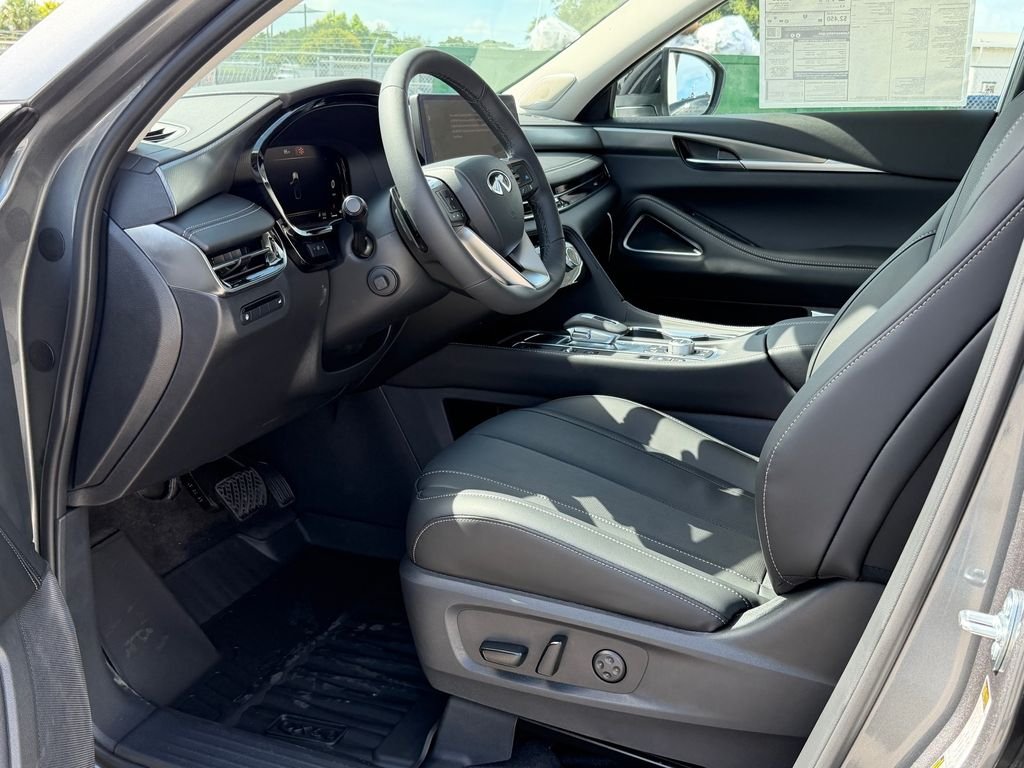 New 2027 GRAPHITE SHADOW INFINITI Luxe FWD image 13