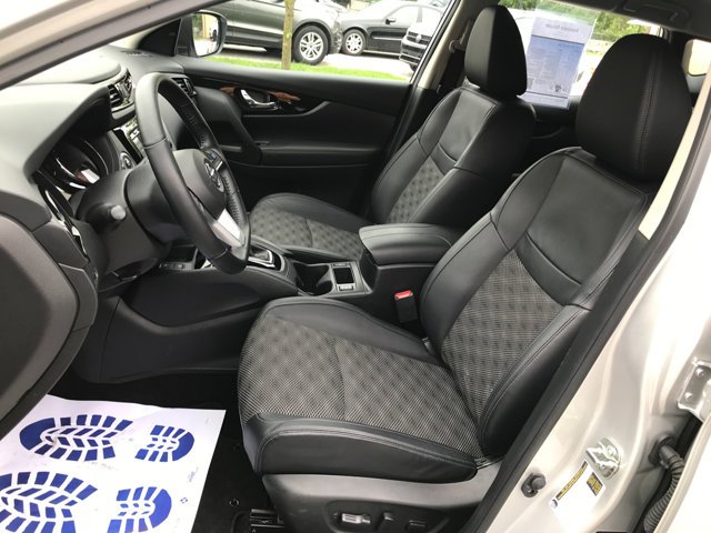 Certified Used 2022 Brilliant Silver Metallic Nissan SV image 23