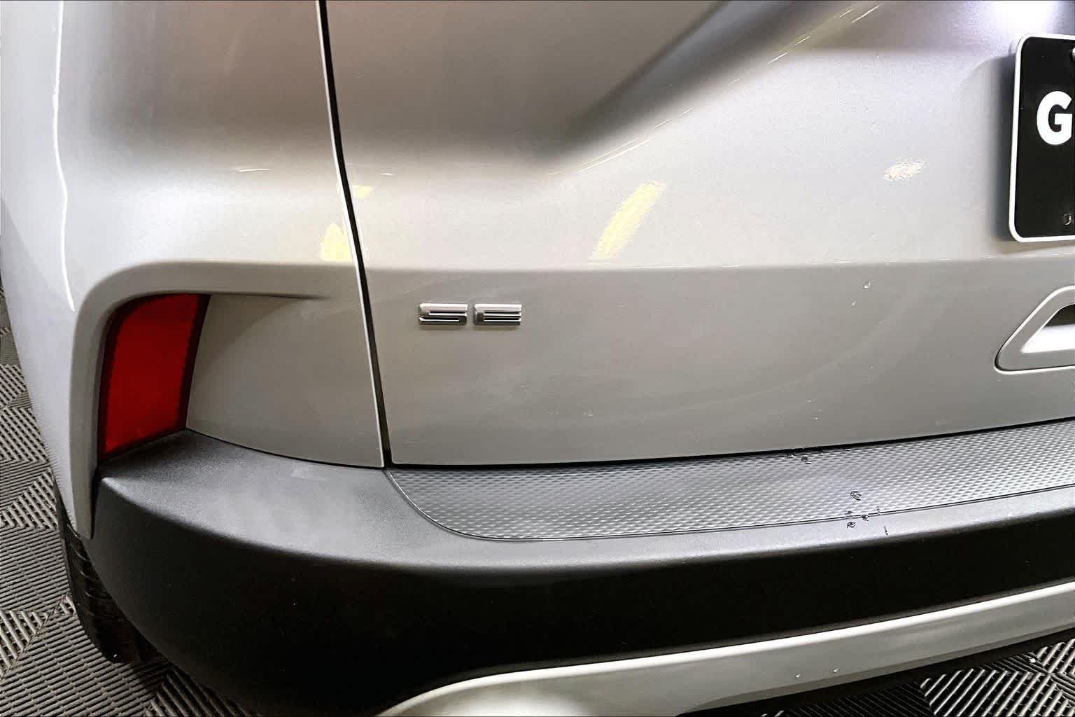 Used 2020 Ingot Silver Metallic Ford SE image 10