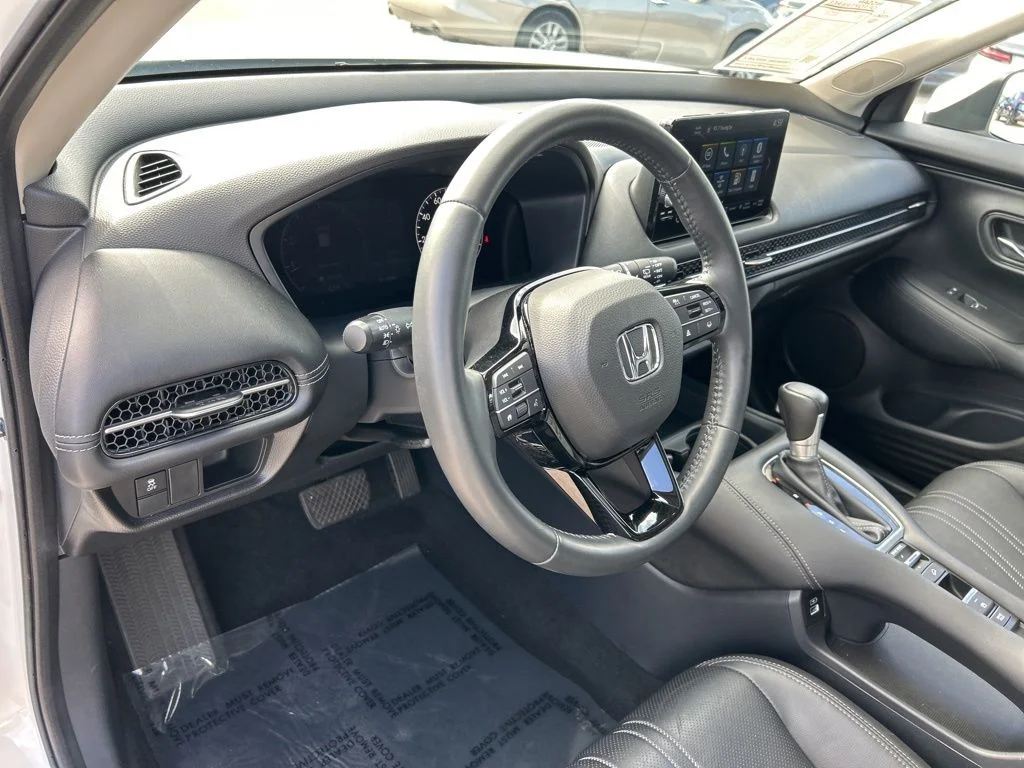 Used 2023 White Honda EX-L image 22