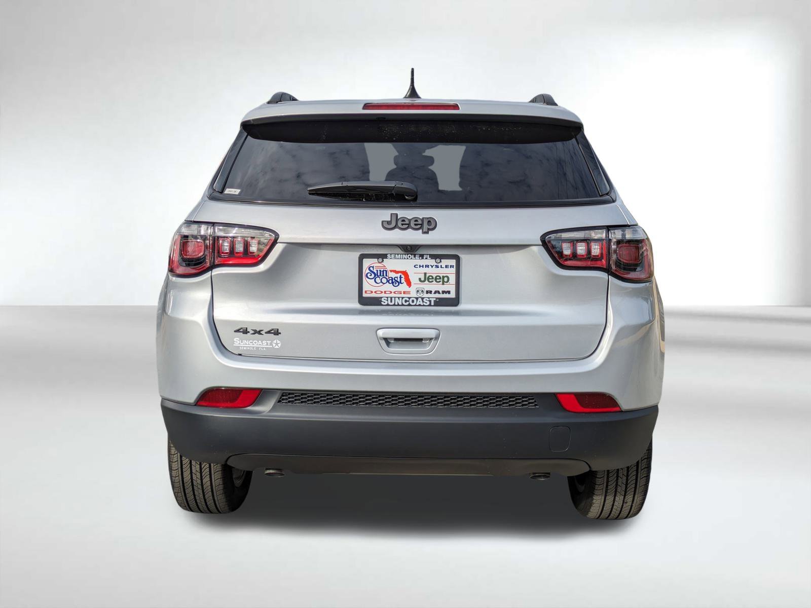 New 2026 Silver Zynith Metallic Clear-Coat Exterior Paint Jeep Latitude image 5