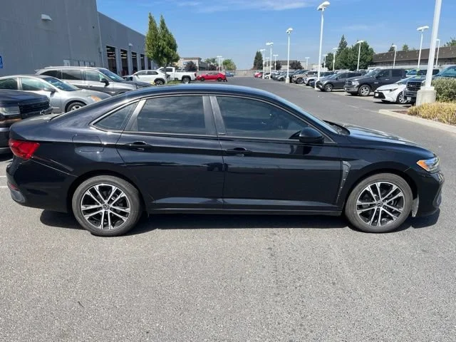 Used 2024  Volkswagen Sport image 3
