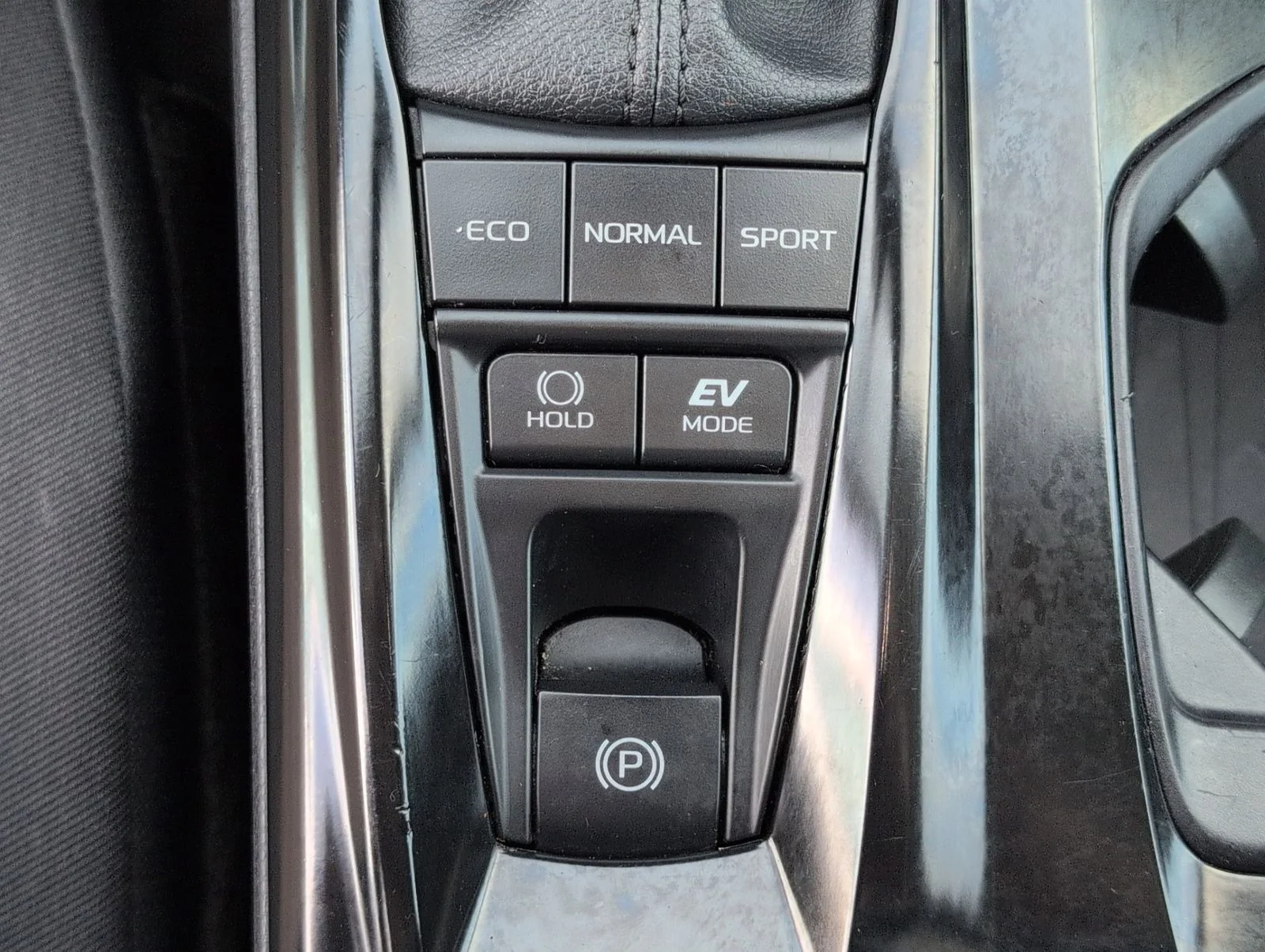 Used 2025  Toyota LE image 23