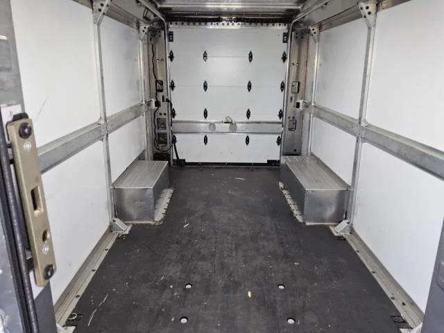Used 2024 Oyster White BrightDrop EJY image 3