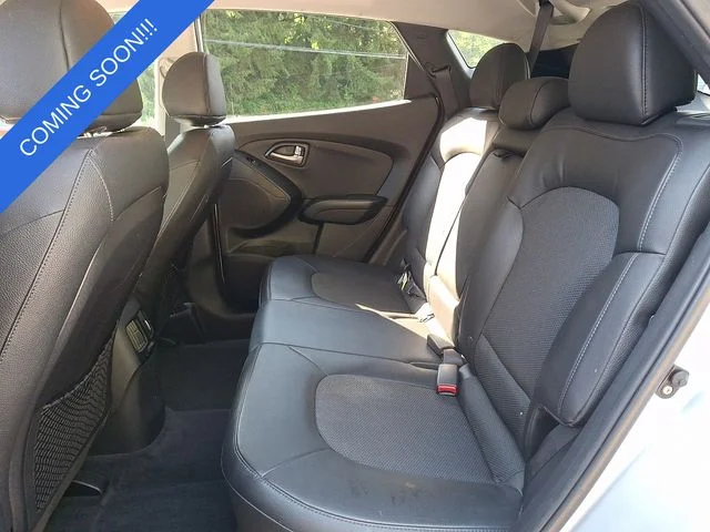 Used 2015 Silver Hyundai SE image 16