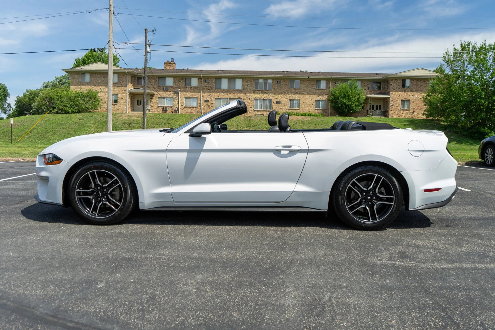 Used 2022 Oxford White Ford EcoBoost Premium image 9