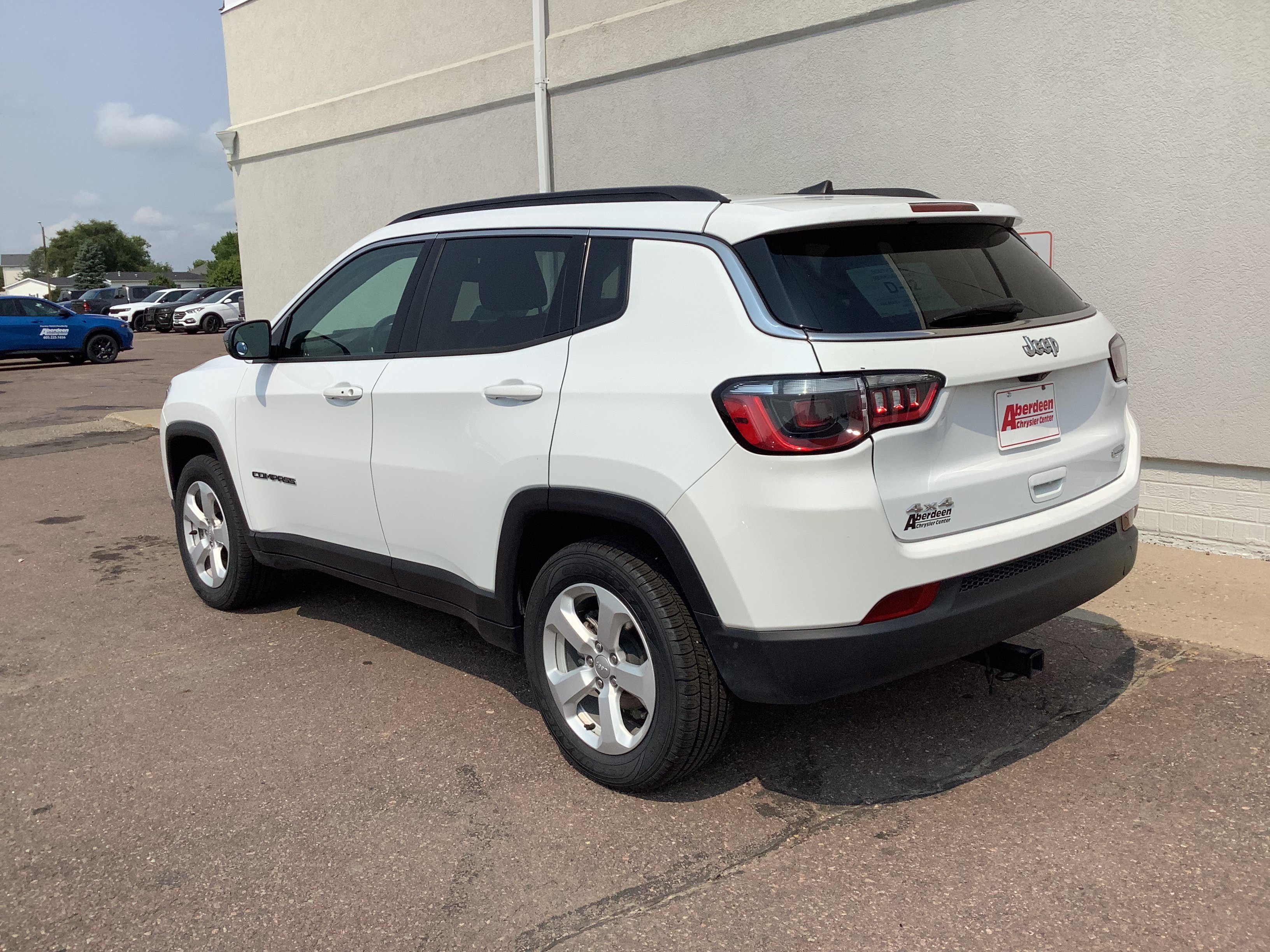 Used 2022 White Jeep Latitude image 6