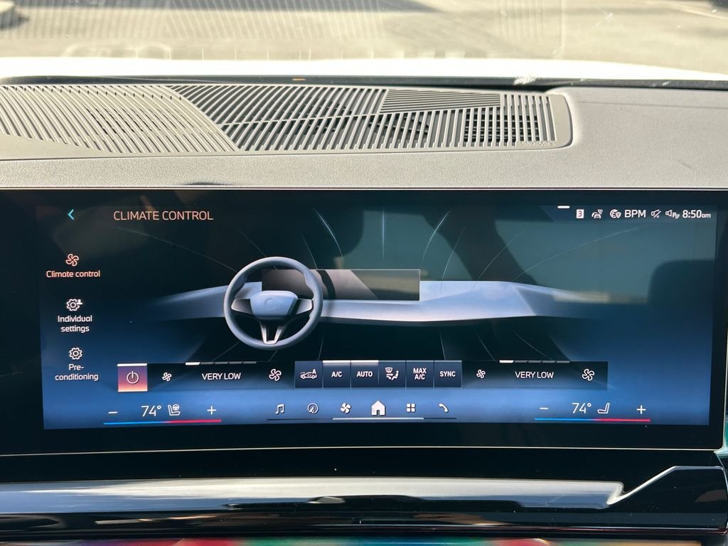 New 2027 Mineral White Metallic BMW 550e xDrive image 24