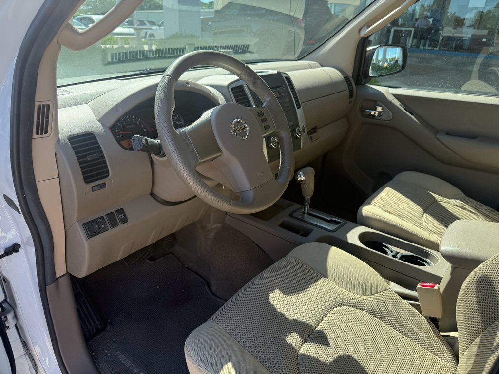 Used 2010 Avalanche Nissan SE image 10