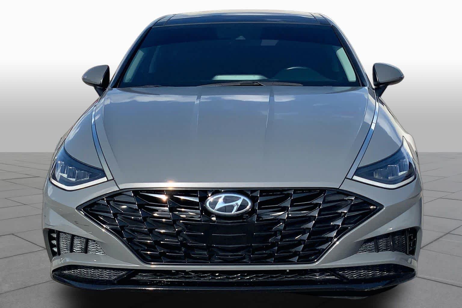 Used 2023 Hampton Gray Hyundai SEL image 4
