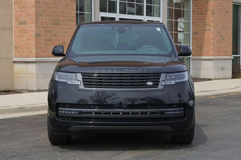 New 2026 Santorini Black Land Rover SE image 4