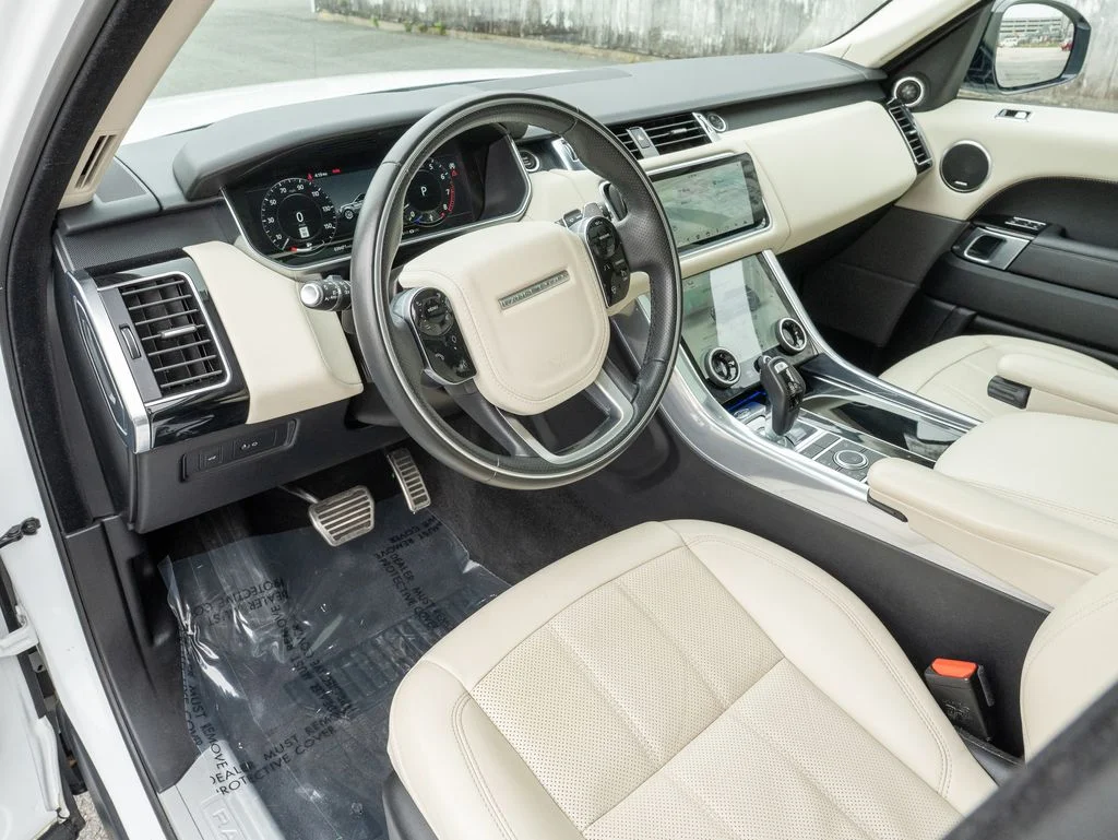 Used 2022 White Land Rover HSE Silver Edition image 12