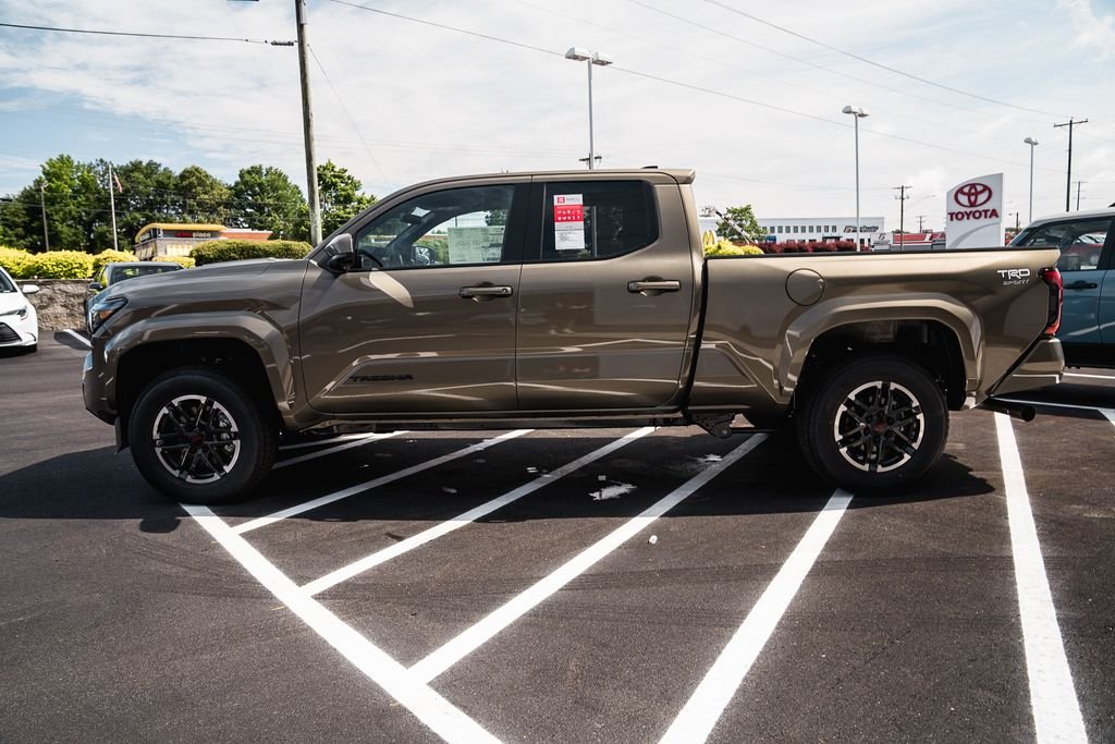 Used 2018 Magnetic Gray Metallic Toyota SR5 image 4