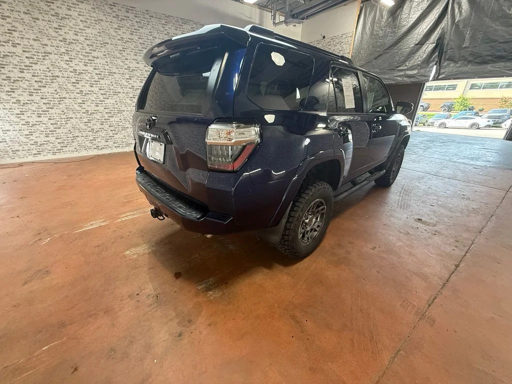 Used 2020 Nautical Blue Metallic Toyota Venture image 7