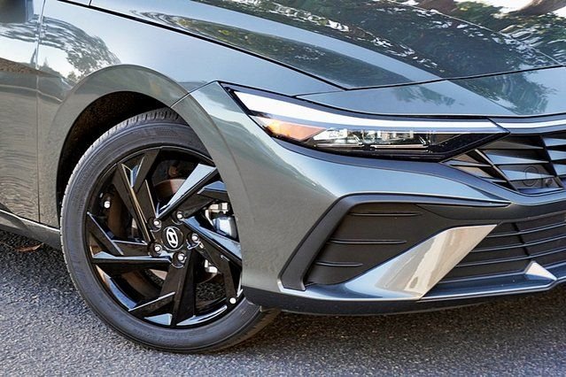 Used 2026 Gray Hyundai SEL Sport image 3