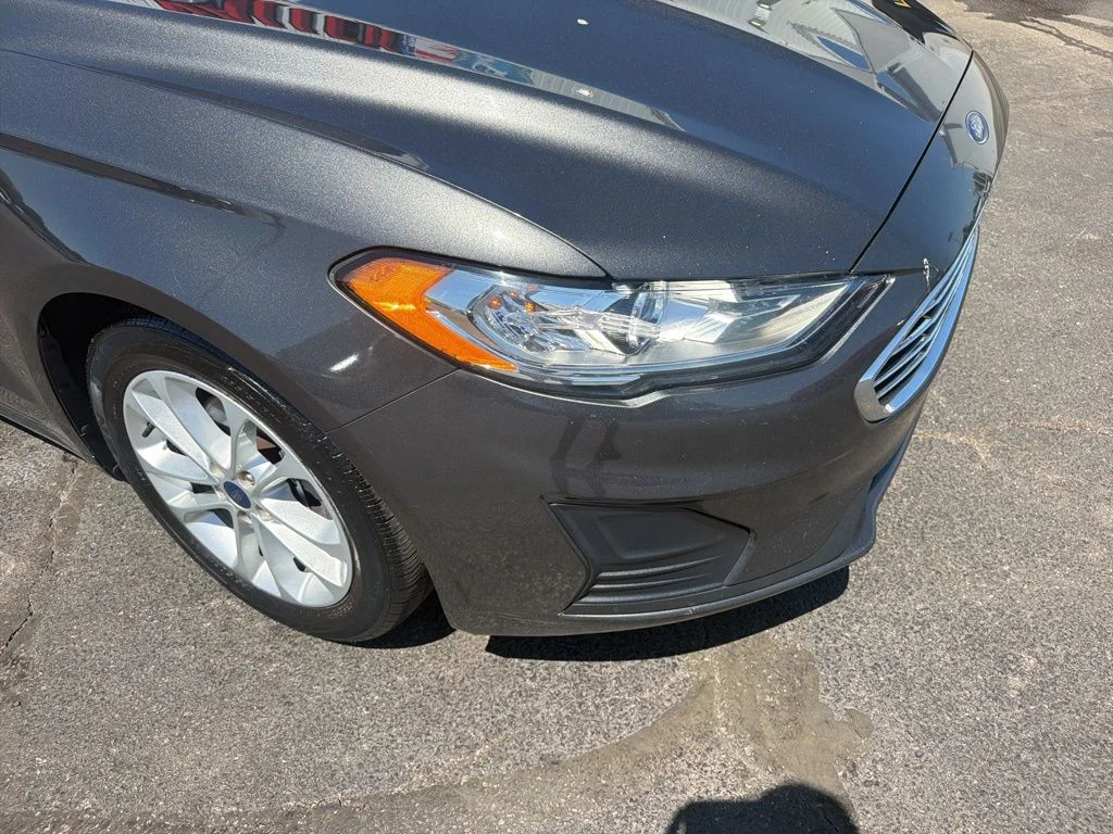 Used 2019 Gray Ford SE image 9
