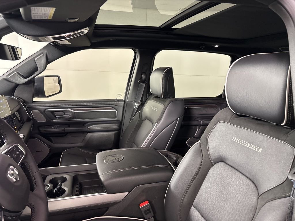 New 2026 Diamond Black Crystal Pearl-Coat Exterior Paint RAM Laramie image 33
