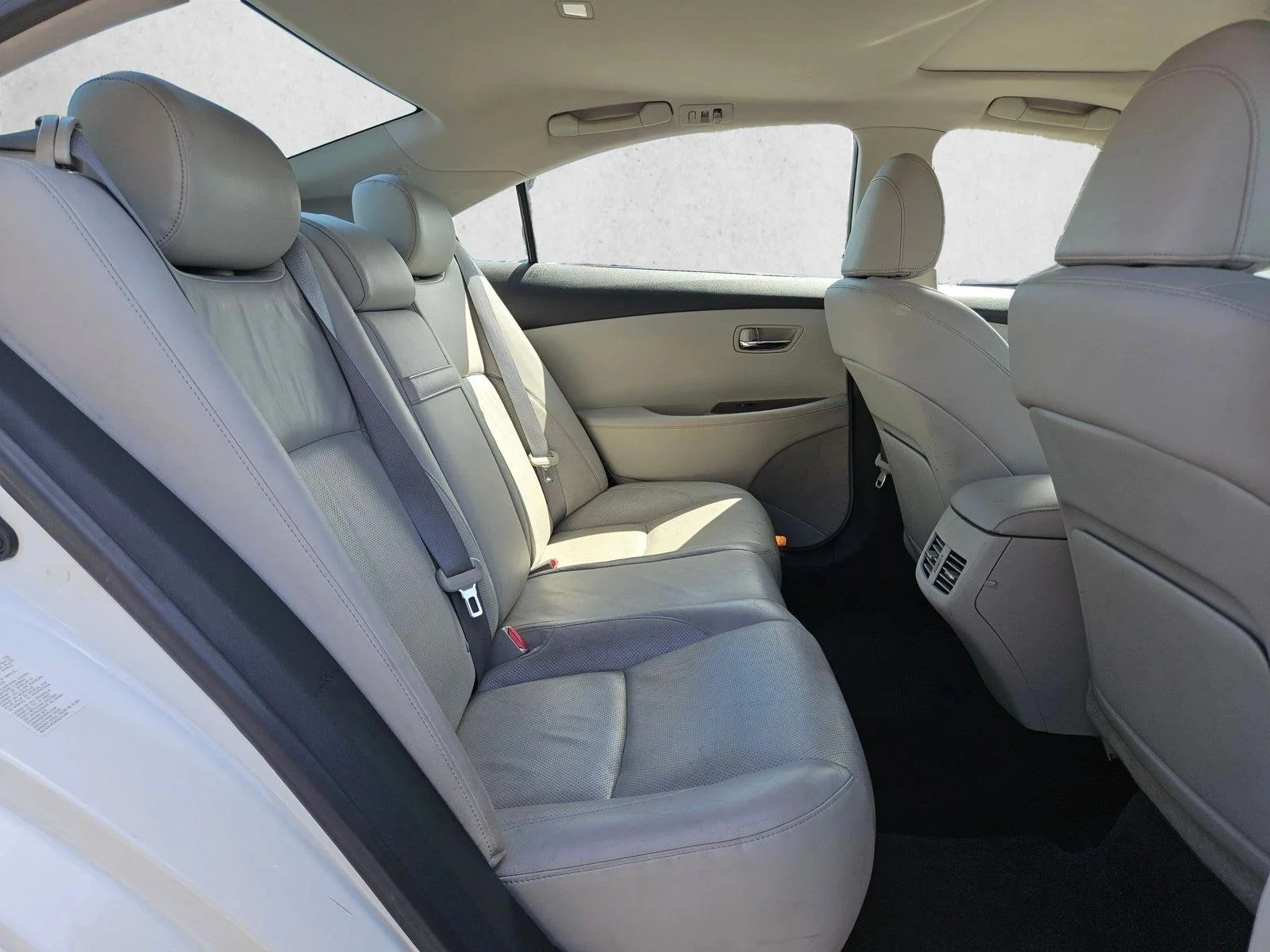 Used 2010 Starfire Pearl Lexus  image 20