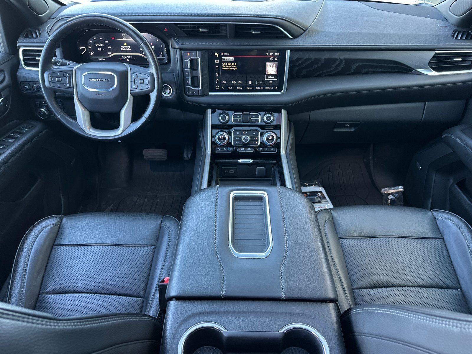 Used 2022 White Frost Tricoat GMC Denali image 12