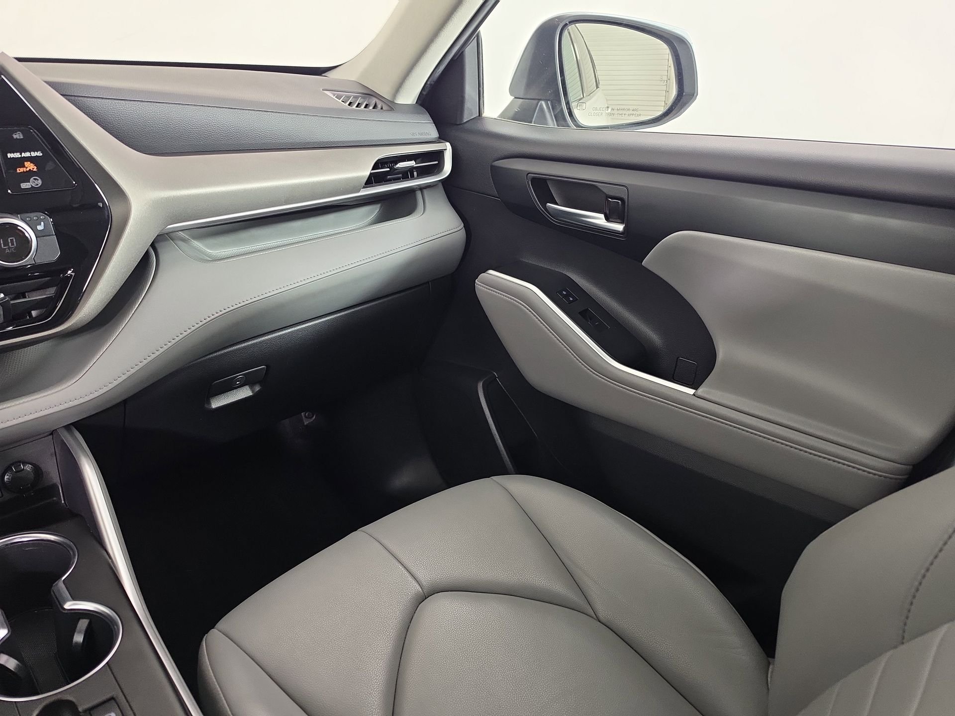 Used 2022 Silver Toyota XLE image 36