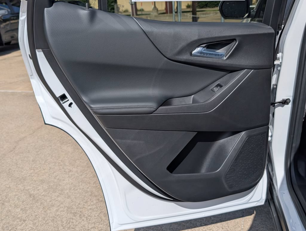2027 Chevrolet Equinox LT - Photo 8