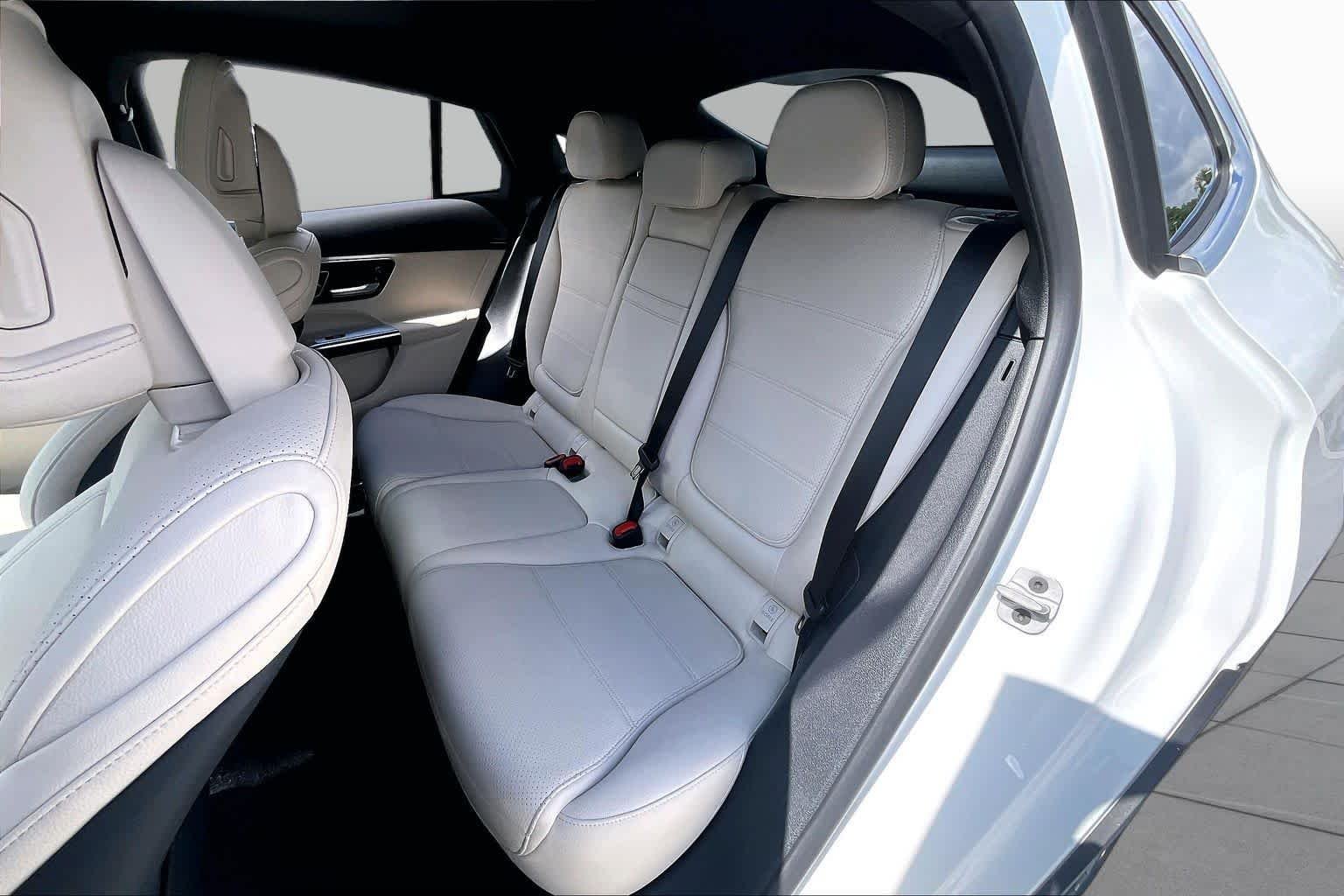 Used 2026 Polar White Mercedes-Benz GLC 300 image 21