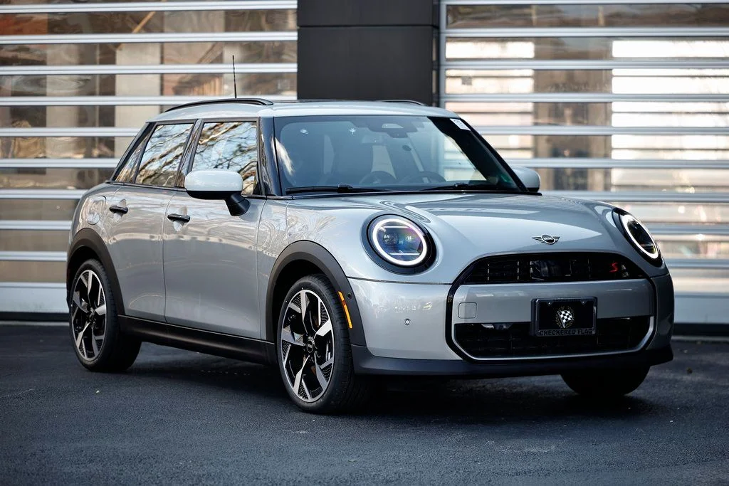 2026 MINI Hardtop Cooper S Signature's photo