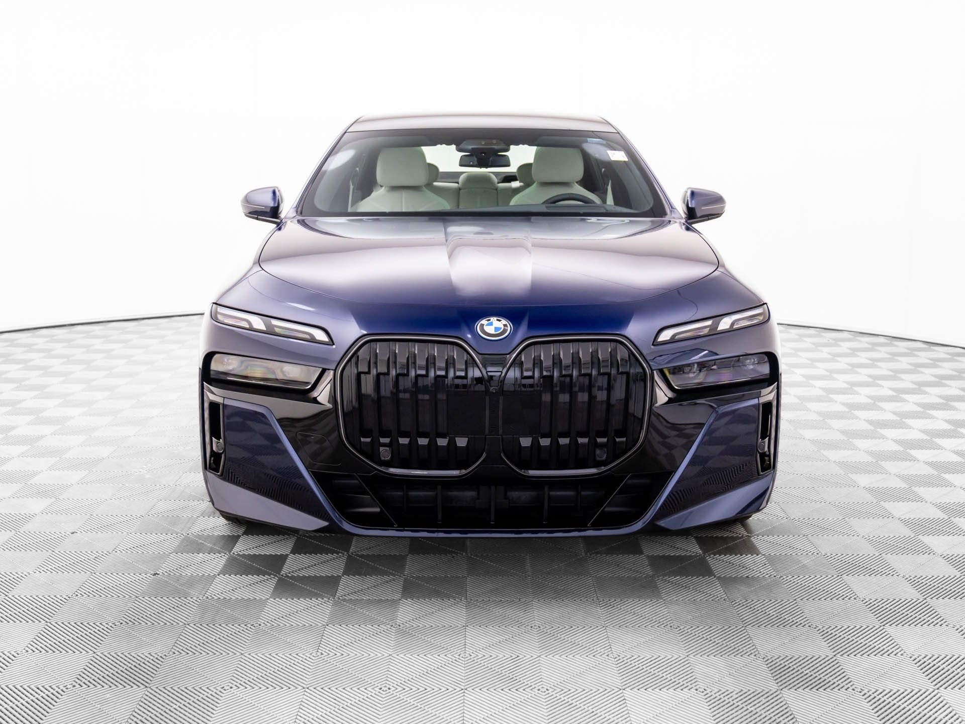 New 2026 Tanzanite Blue II Metallic BMW 750e xDrive image 10