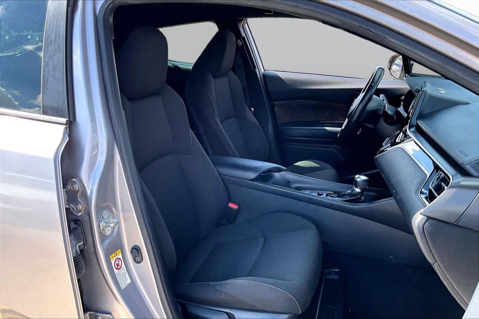 Used 2018 Silver Knockout Metallic Toyota XLE Premium image 9