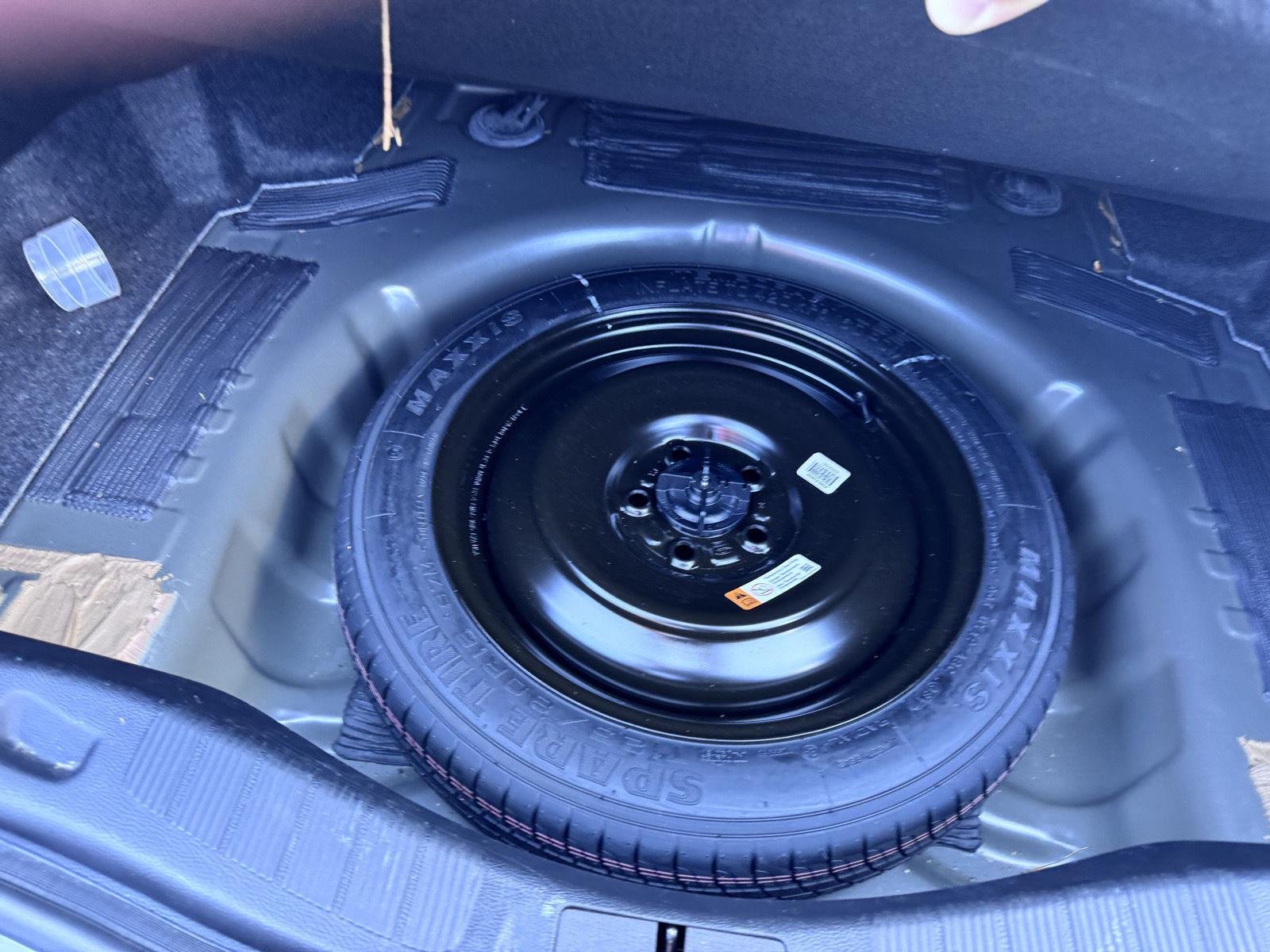 Used 2017 Magnetic Ford SE image 8