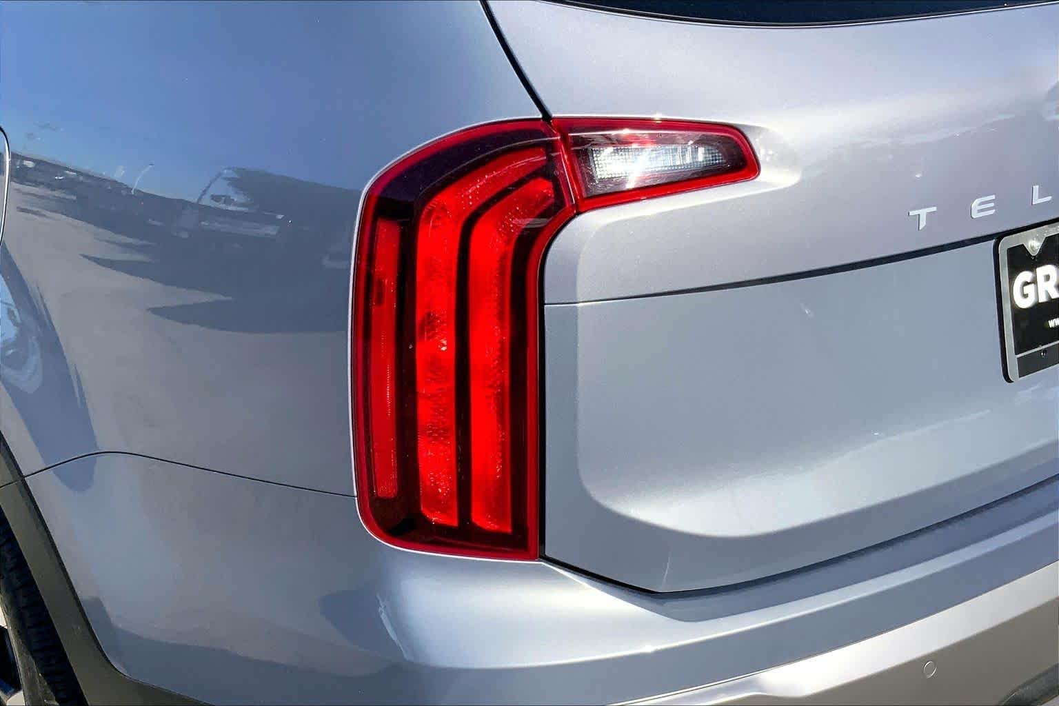 Used 2025 Everlasting Silver Kia S image 25