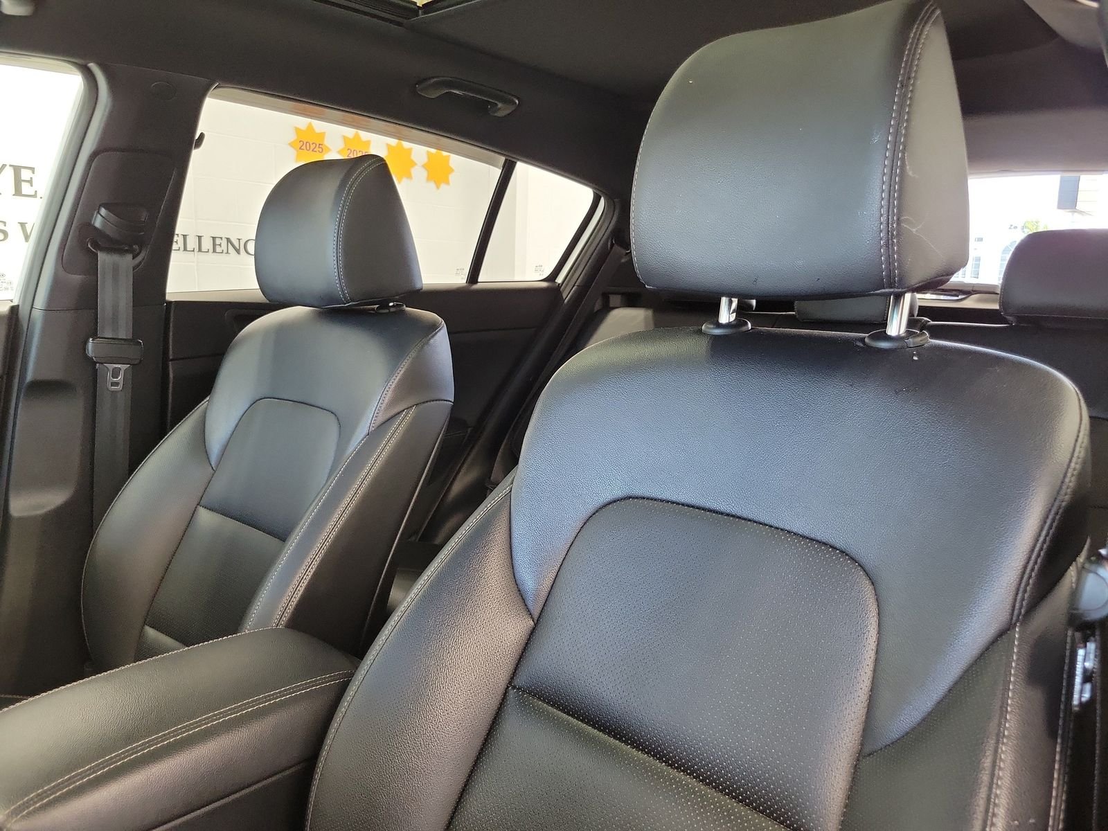 Used 2021 White Kia S image 11