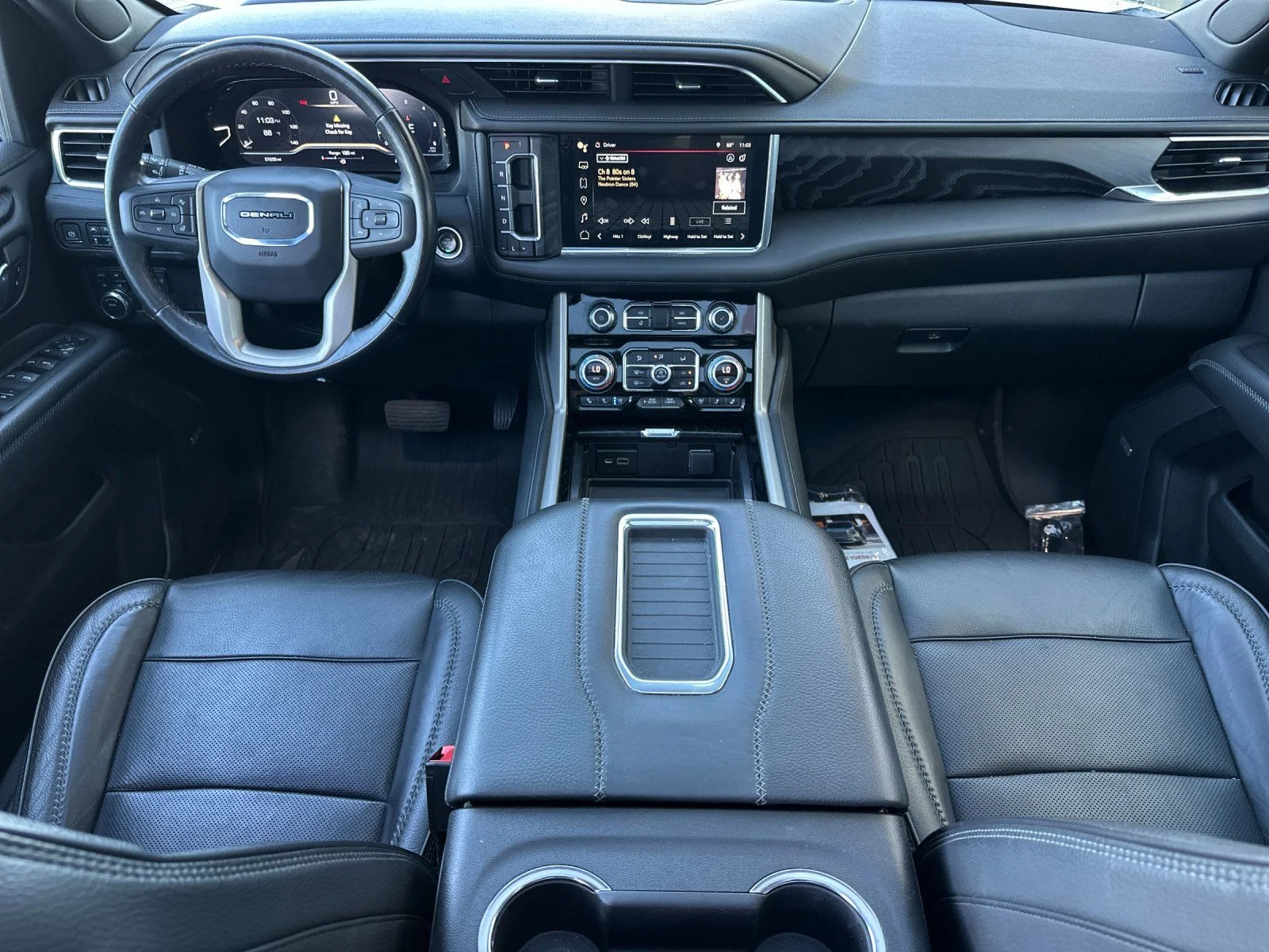 Used 2022 White Frost Tricoat GMC Denali image 12