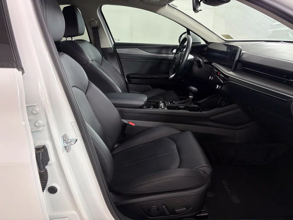 Used 2025 White Kia EX image 39