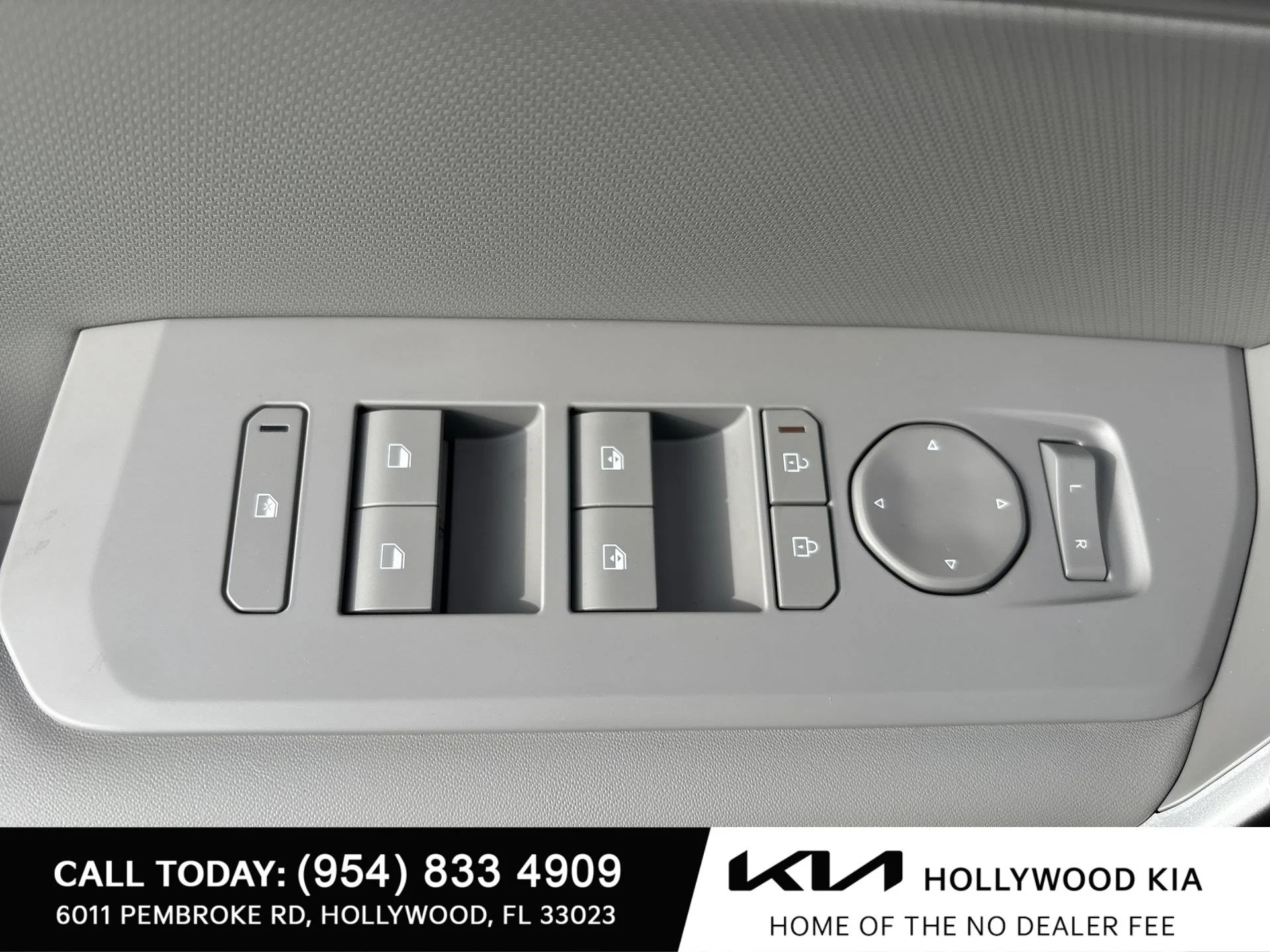 New 2027 Snow White Pearl Kia EX image 17