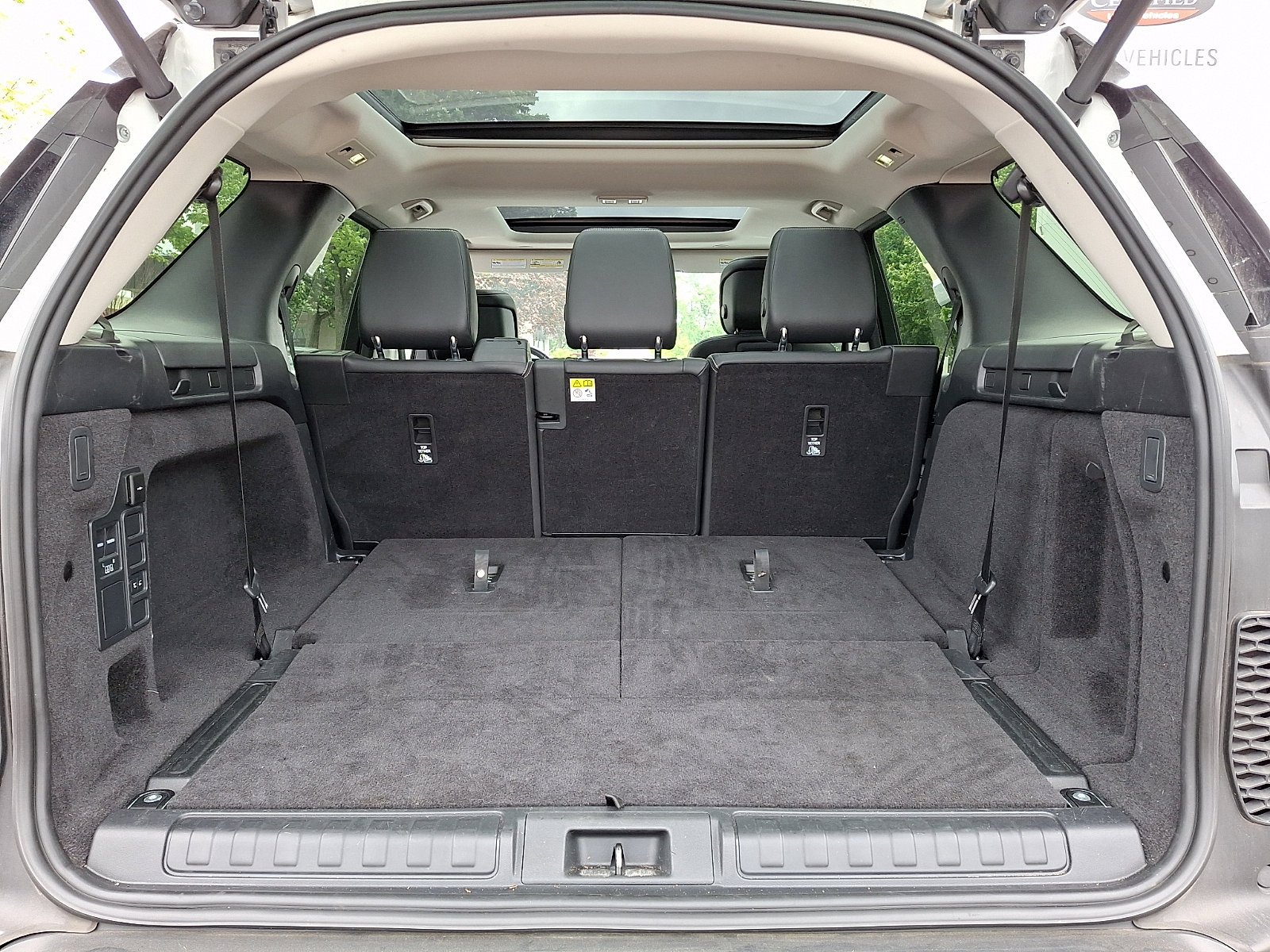 Used 2024 White Land Rover S image 30