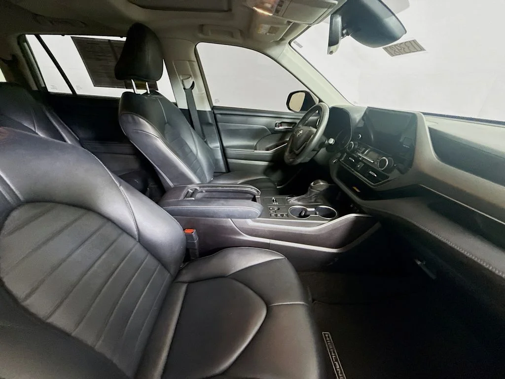 Used 2023 Celestial Silver Metallic Toyota Hybrid XLE image 27
