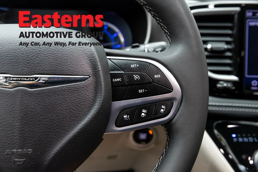 Used 2023 White Chrysler Touring L image 16
