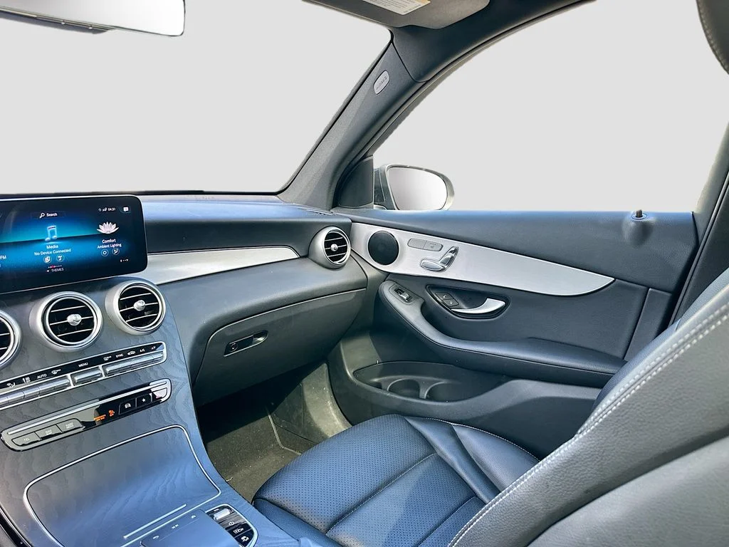 Certified Used 2022  Mercedes-Benz GLC 300 image 24