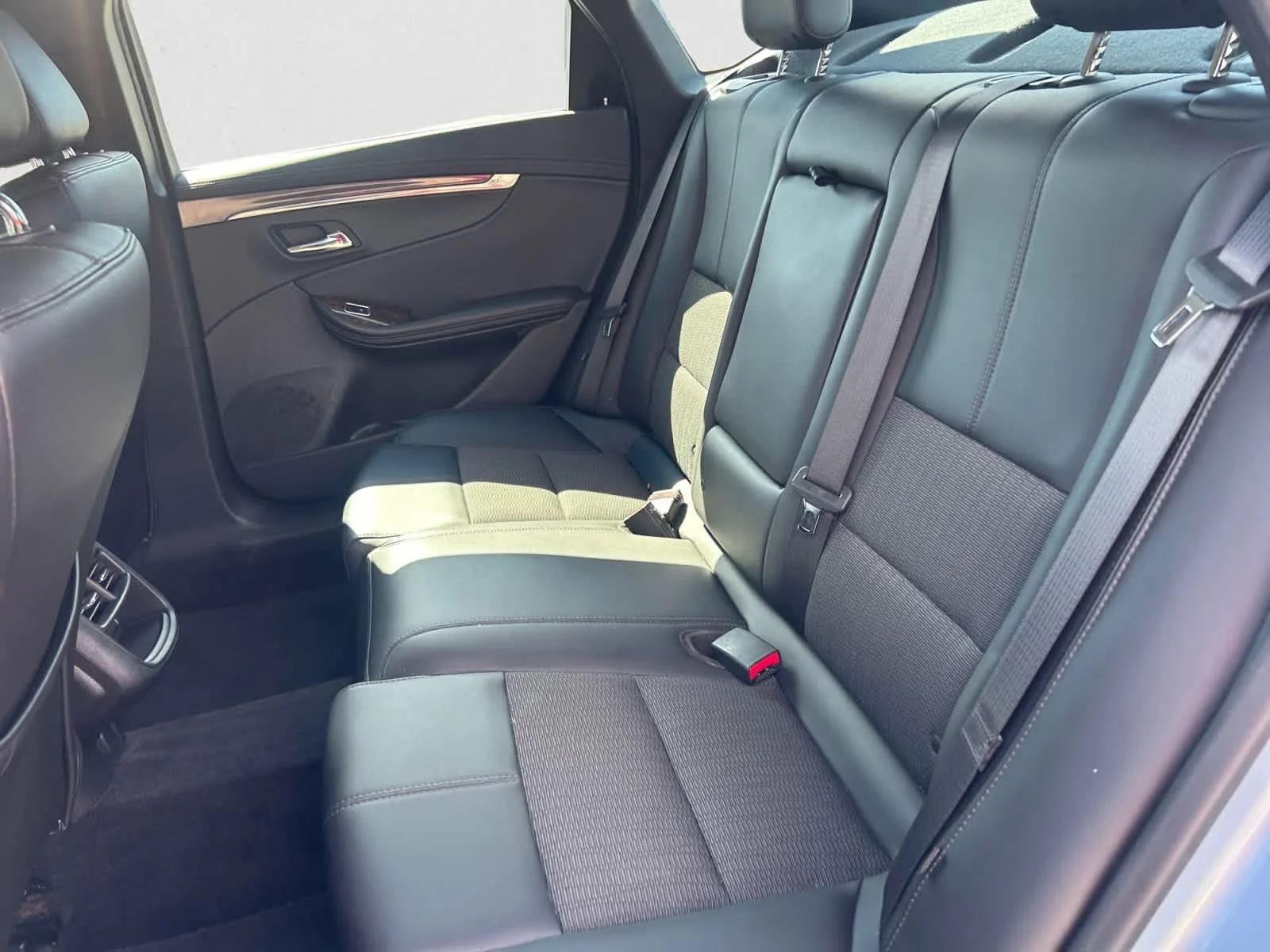 Used 2015 Silver Topaz Metallic Chevrolet LT image 19