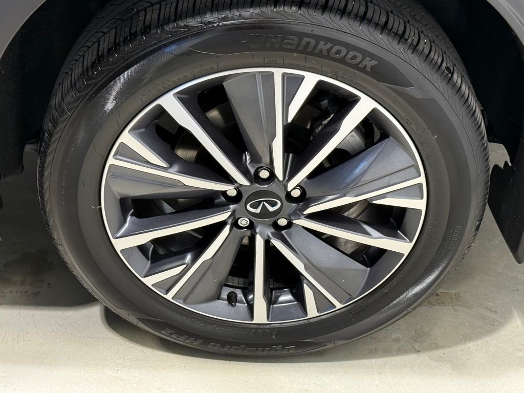 Certified Used 2026 Mineral Black INFINITI LUXE image 8