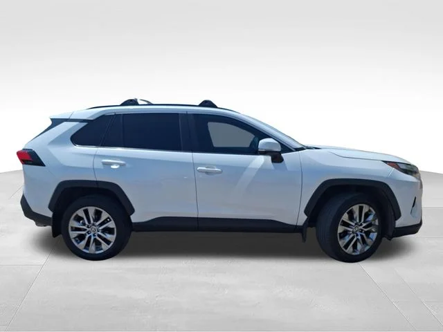 Used 2024 Off-white Toyota XLE Premium image 8