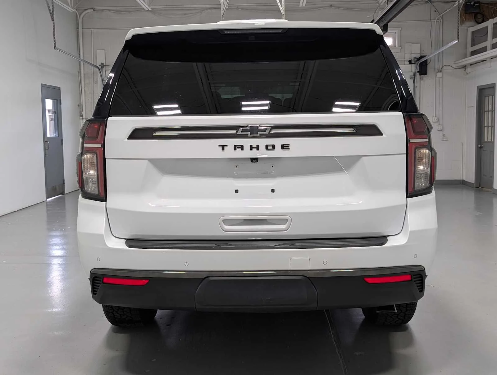 Used 2022 Summit White Chevrolet Z71 image 9