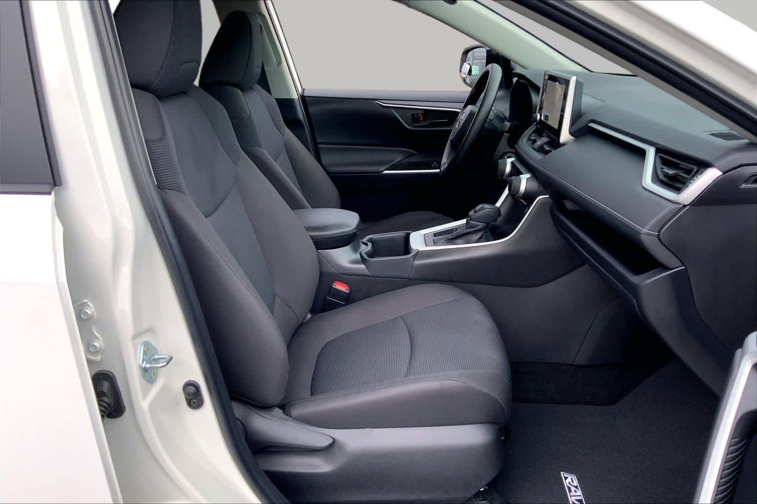 Used 2025 Ice Cap Toyota LE image 9