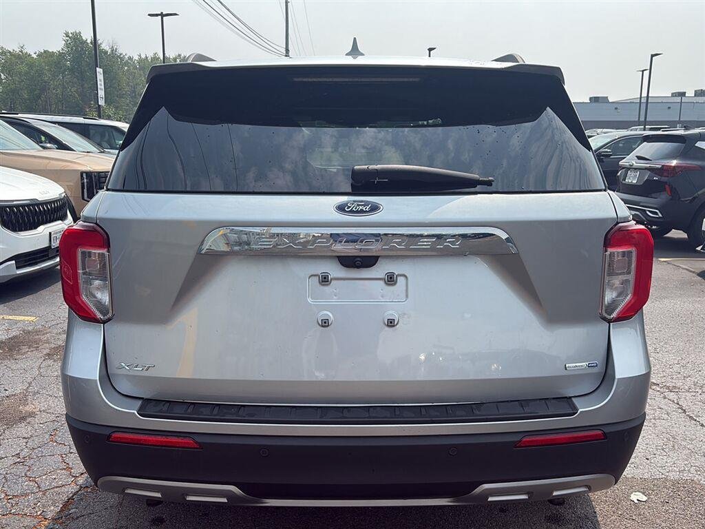 Used 2020 Iconic Silver Ford XLT image 12