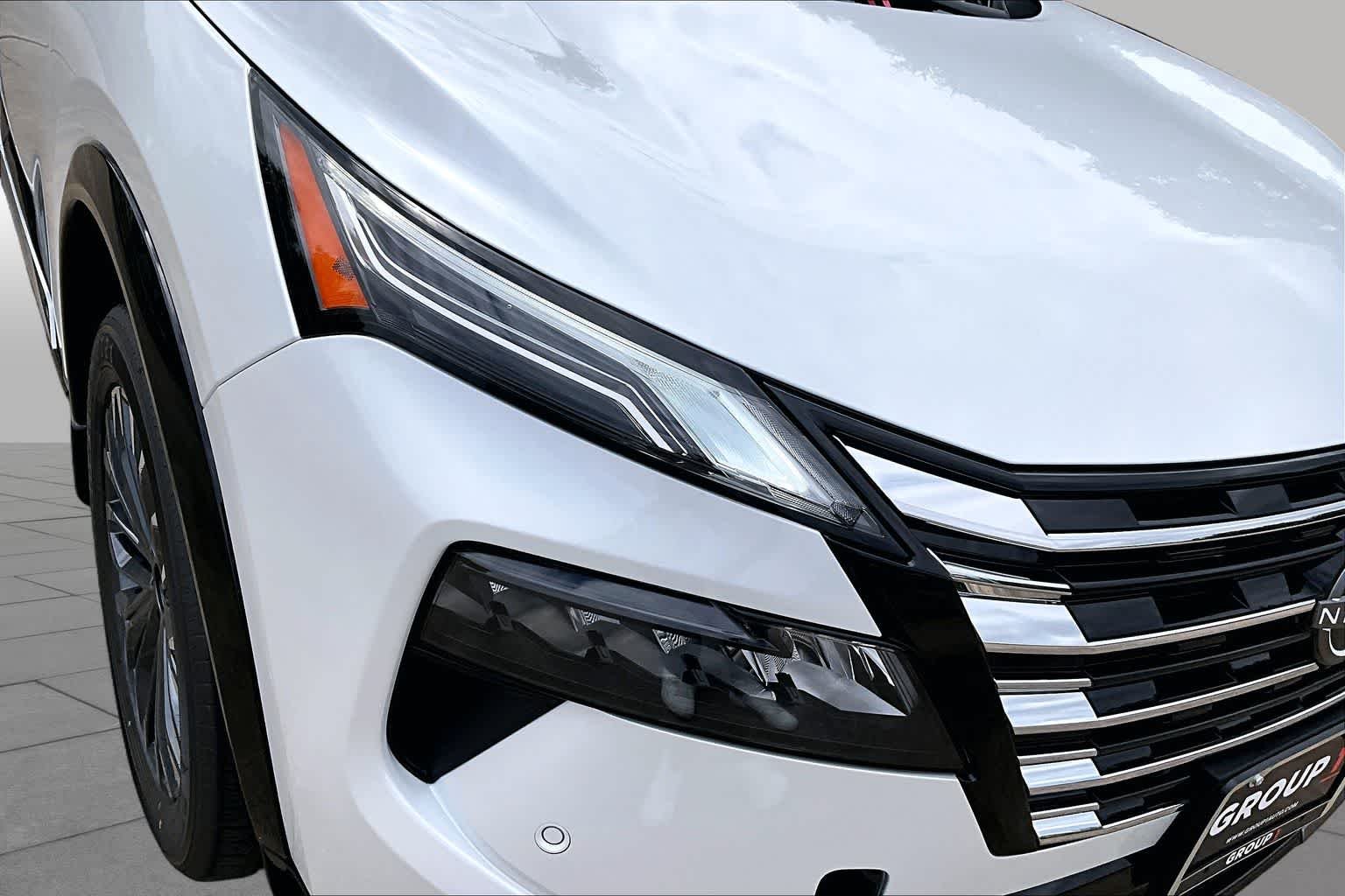 New 2026 Everest White Pearl TriCoat / Super Black Two-tone Nissan Platinum image 19